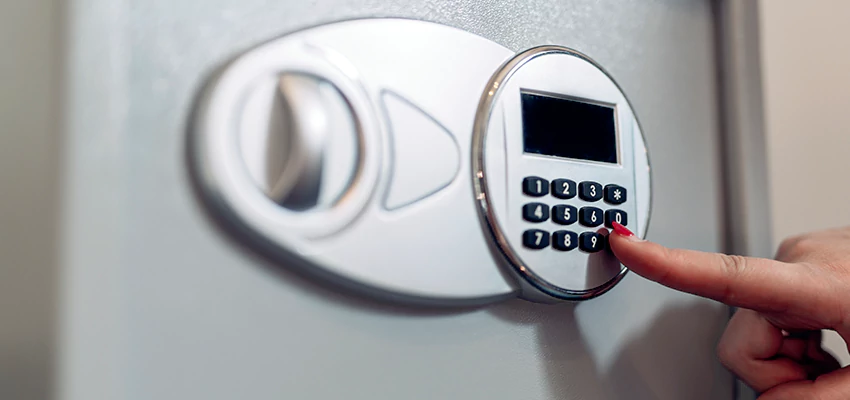 Jewelry Safe Cracking in Nuevo, California